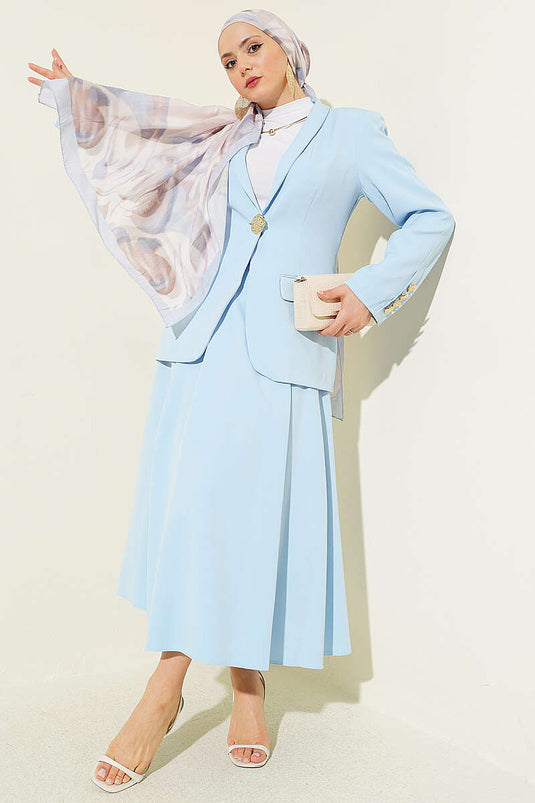 Ensemble jupe et blazer à boutons dorés bleu bébé
