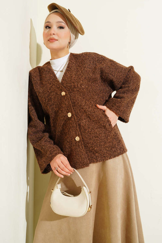 جاكيت قصير من اللباد بأزرار ذهبية اللون