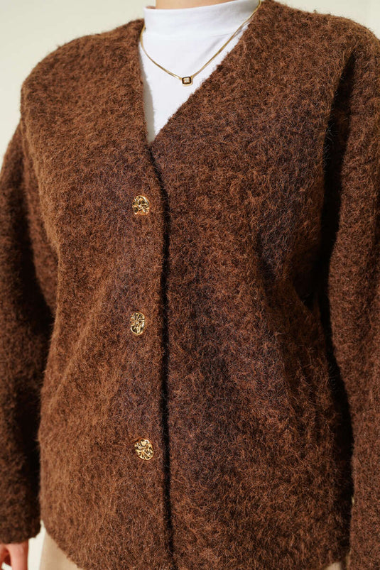 جاكيت قصير من اللباد بأزرار ذهبية اللون