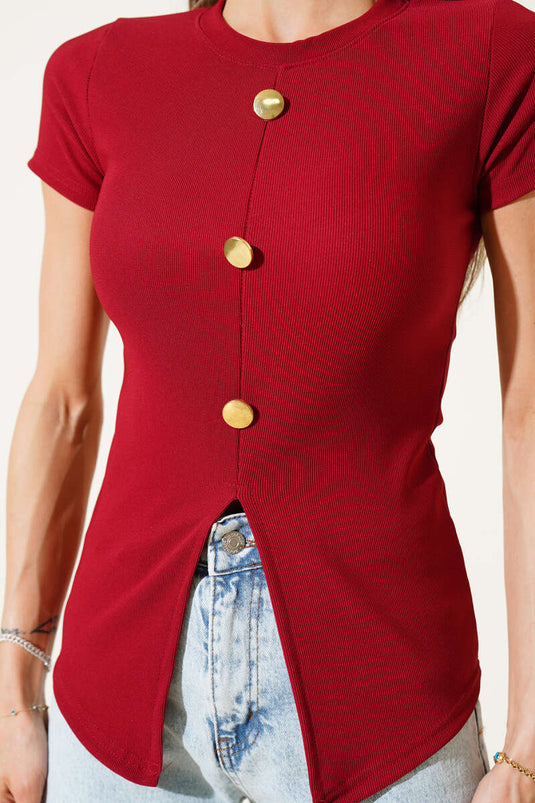 Chemisier bordeaux à manches courtes et boutons dorés