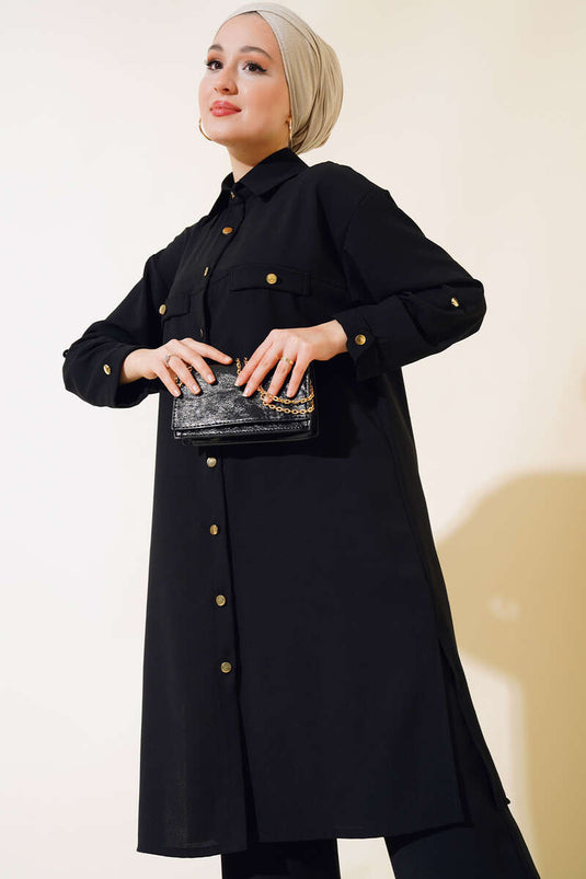 Schwarzer zweiteiliger Crêpe-Anzug mit goldenen Knöpfen