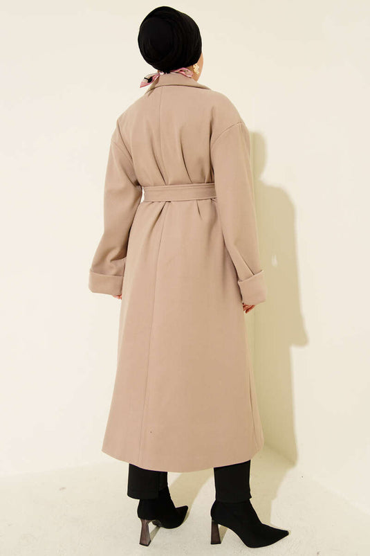 Manteau croisé en cachemire beige à boutons dorés