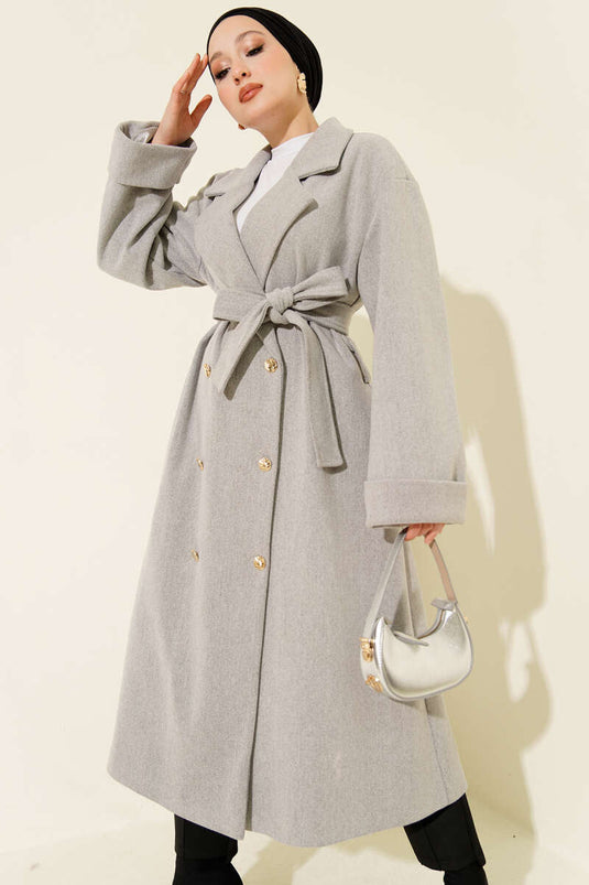 Manteau croisé en cachemire gris avec boutons dorés