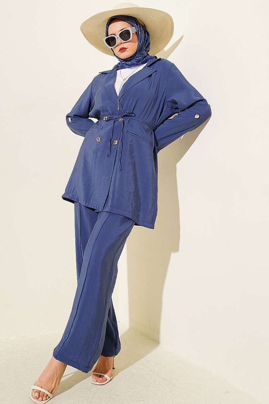 Ensemble en modal indigo à col croisé avec boutons dorés