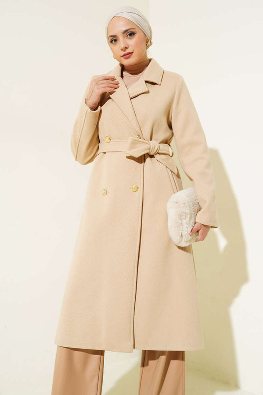 معطف من الكشمير بحزام وأزرار ذهبية اللون