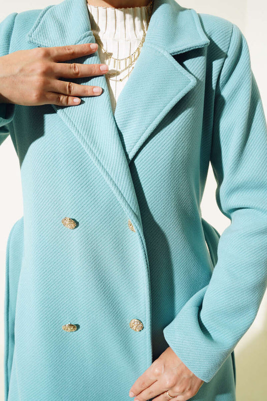 معطف الكاجو بأزرار ذهبية اللون فيروزي
