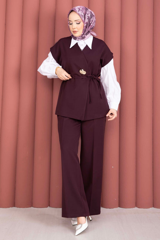 Ensemble pantalon et gilet ceinturé à boutons dorés, couleur lie de vin