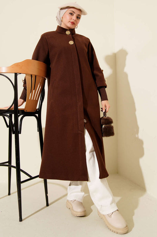 Cappotto di panno con costine e bottoni dorati marrone