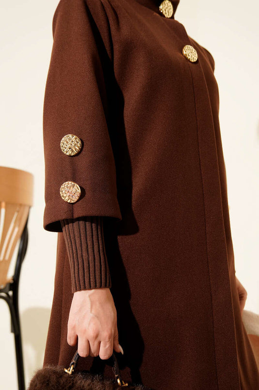 Cappotto di panno con costine e bottoni dorati marrone