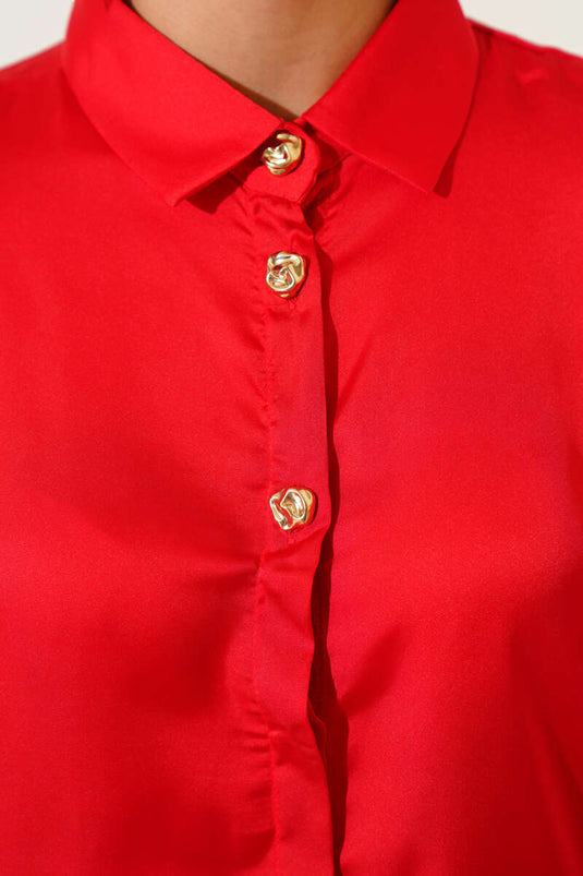 Chemise en satin à boutons dorés rouge