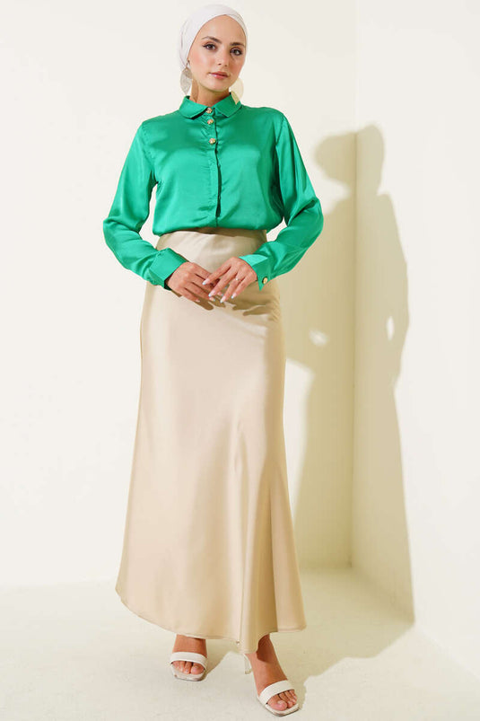Chemise en satin à boutons dorés verte