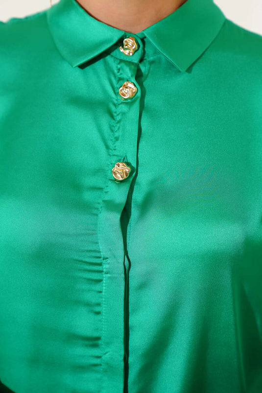 Chemise en satin à boutons dorés verte