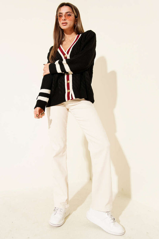 Gilet en maille rayée noire avec boutons dorés