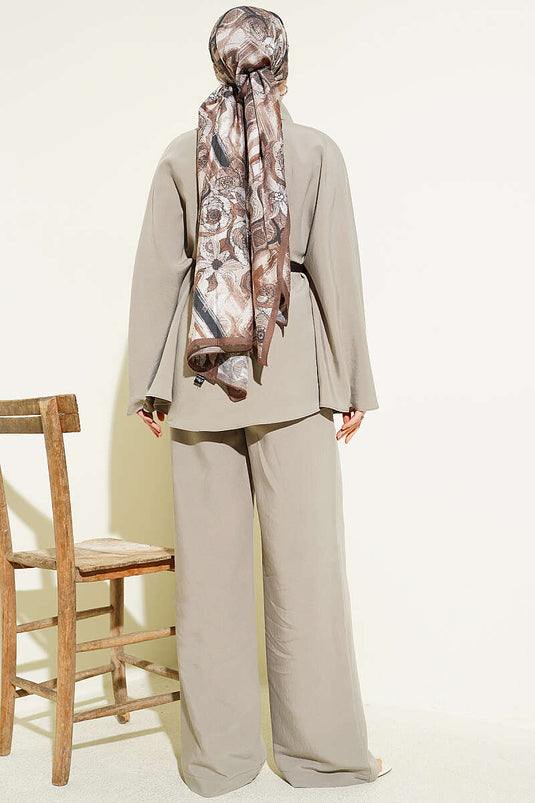 Set poncho in tensel con bottoni dorati, colore visone