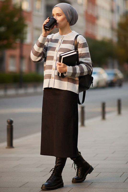 Cardigan court en maille à boutons dorés gris