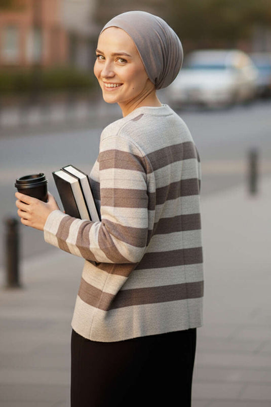 Cardigan court en maille à boutons dorés gris