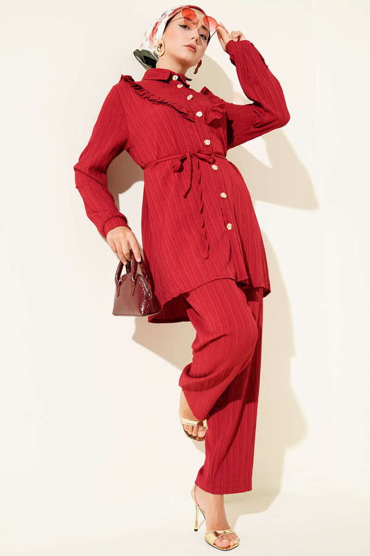 Ensemble deux pièces bordeaux à volants en V et boutons dorés