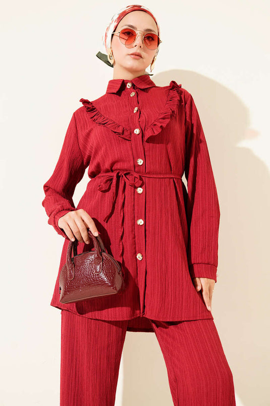 Ensemble deux pièces bordeaux à volants en V et boutons dorés