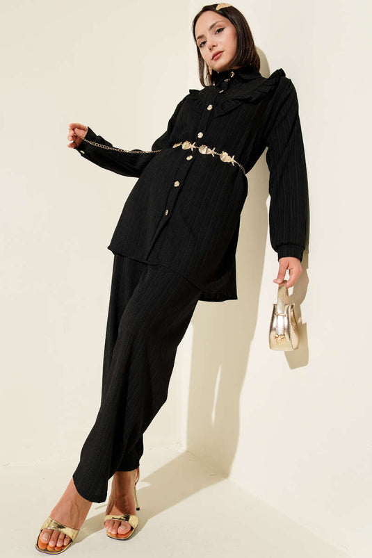 Ensemble deux pièces noir à volants en V et boutons dorés