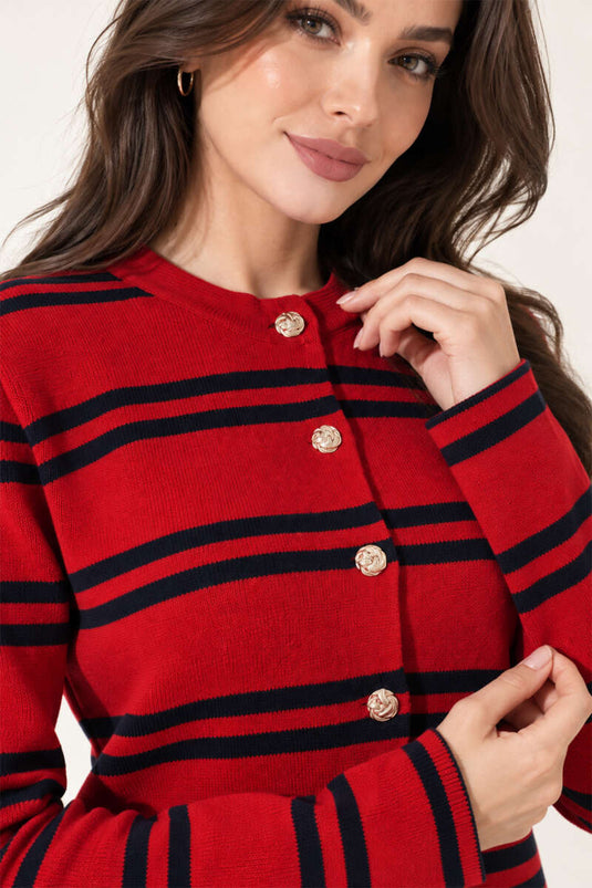 Gilet En Maille À Boutons Dorés Et Rayures Latérales En Rouge Et Marine