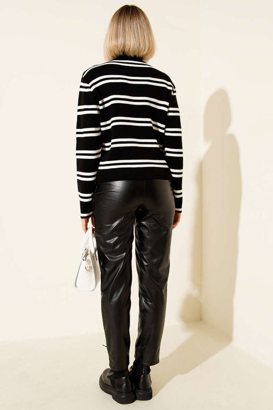 Gilet noir en maille avec boutons dorés et rayures latérales