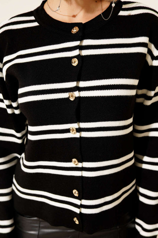 Gilet noir en maille avec boutons dorés et rayures latérales