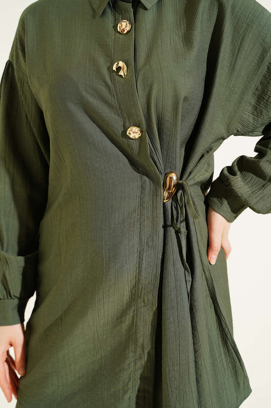 Ensemble double kaki avec boutons dorés et cordons latéraux