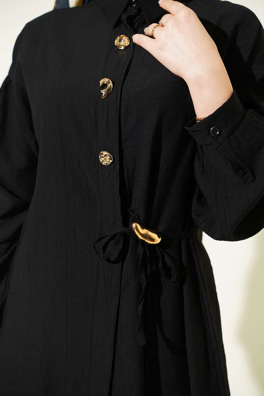 Ensemble deux pièces noir avec boutons dorés et cordons latéraux
