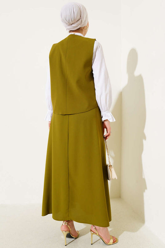 Costume deux pièces vert pétrole avec gilet et jupe à boutons dorés