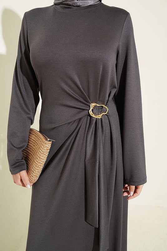 Robe À Boucle Dorée Et Lien Latéral Gris Fumé
