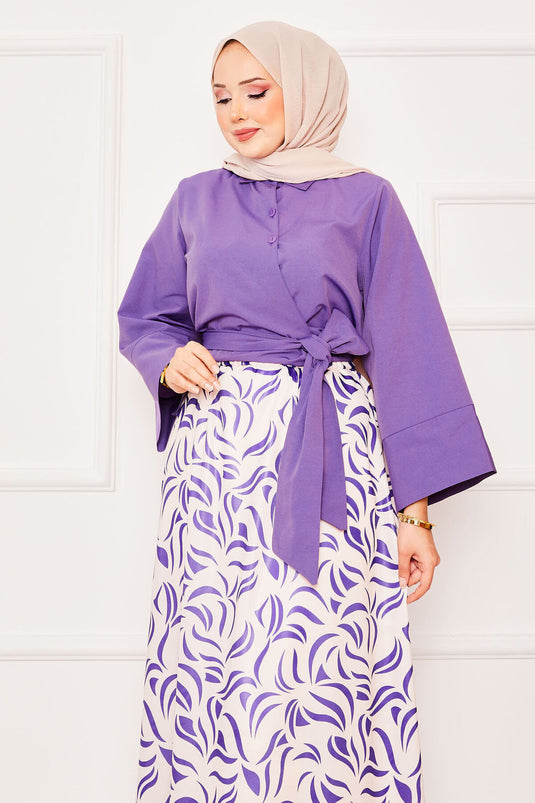 Tailleur-jupe à manches larges et chemise ceinturée lilas