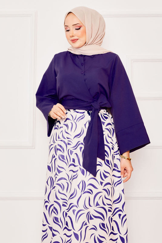 Tailleur jupe à manches larges et chemise ceinturée violette