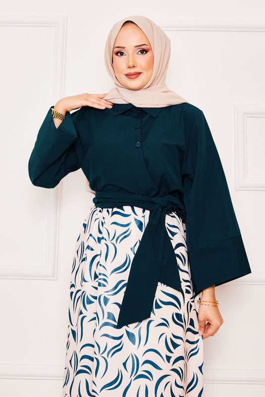 Chemise ceinturée et tailleur à manches larges et jupe, pétrole