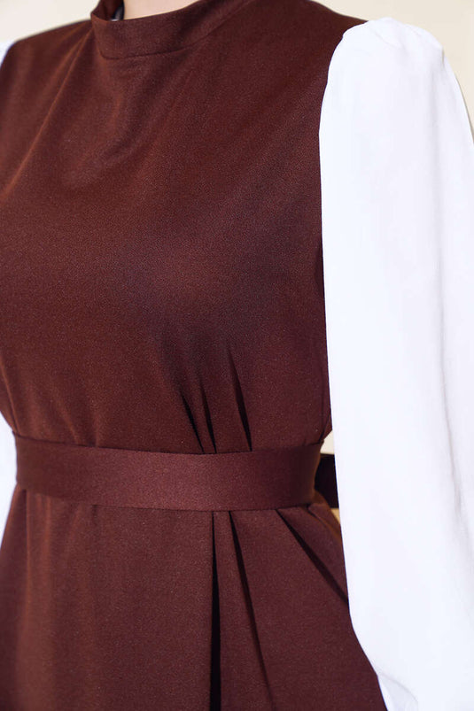 فستان بحزام وأكمام قميص باللون البني