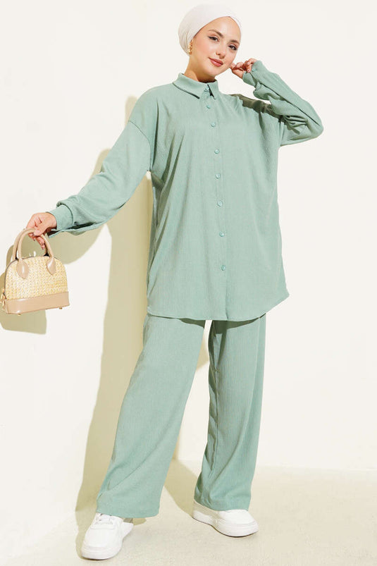 Costume deux pièces bordeaux à col chemise menthe