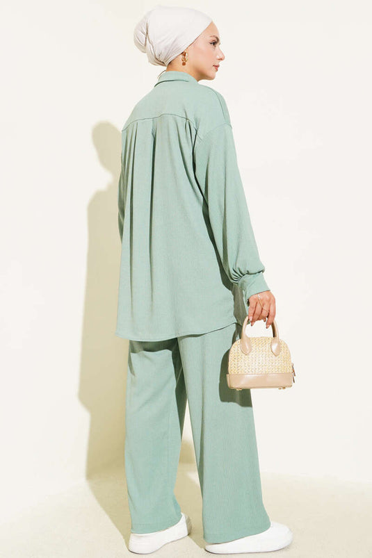 Costume deux pièces bordeaux à col chemise menthe