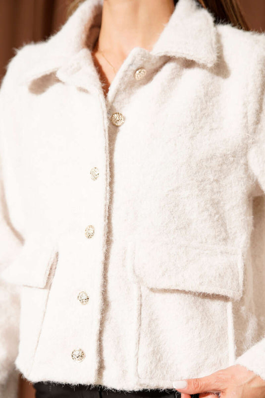 Veste courte en cachemire beige à col chemise et poches