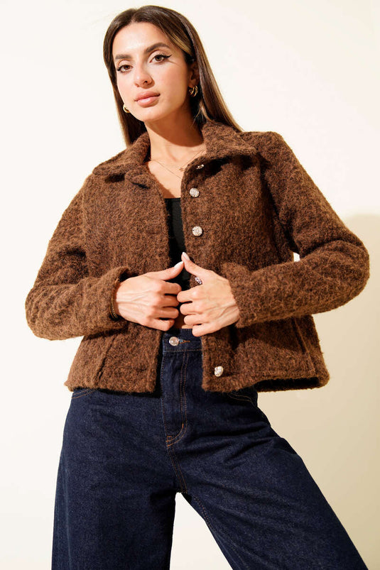 Veste courte en cachemire marron, col chemise et poches