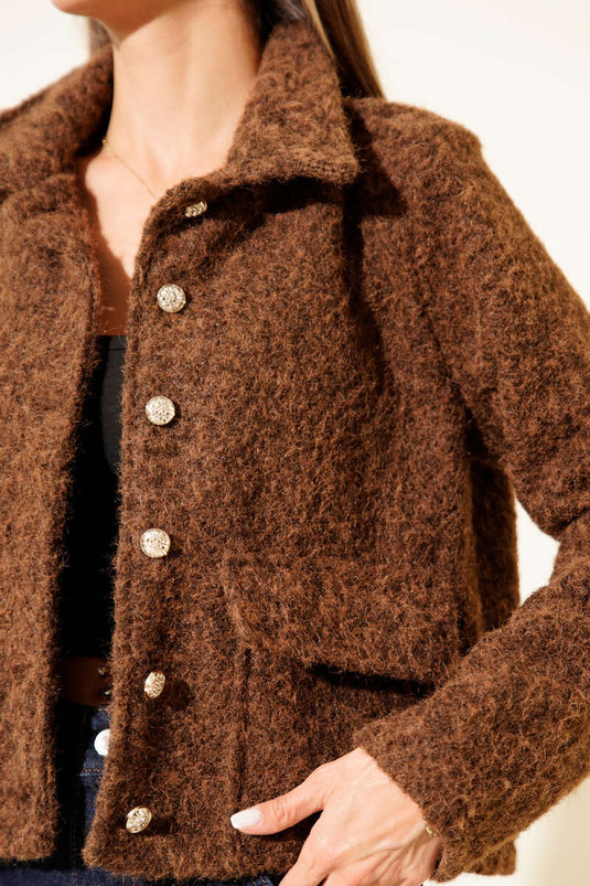 Veste courte en cachemire marron, col chemise et poches