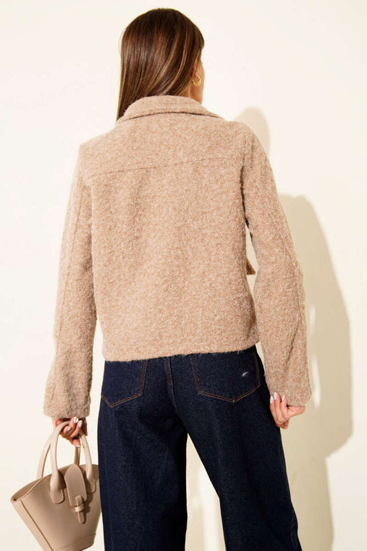 Veste courte en cachemire à col chemise et poches, couleur latte