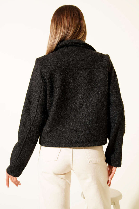 Veste courte en cachemire noir à col chemise et poches