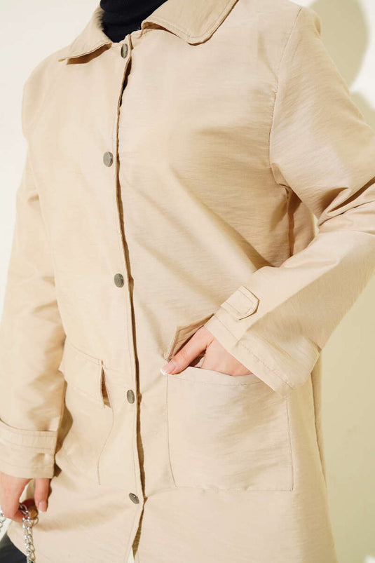 قبعة القميص ذات اللون البيج