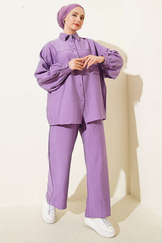 Ensemble deux pièces lilas avec col chemise et détails de couture