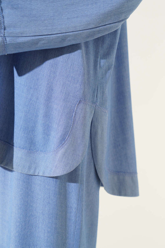 Loose-fitting two-piece set with button-down shirt collar, blue.