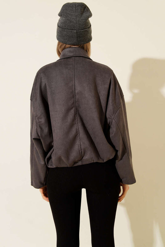 جاكيت من جلد الغزال بسحاب وياقة قميص، لون أنثراسيت