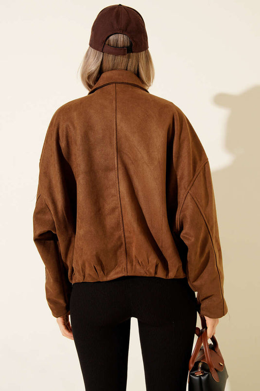 جاكيت من جلد الغزال بسحاب وياقة قميص، بني