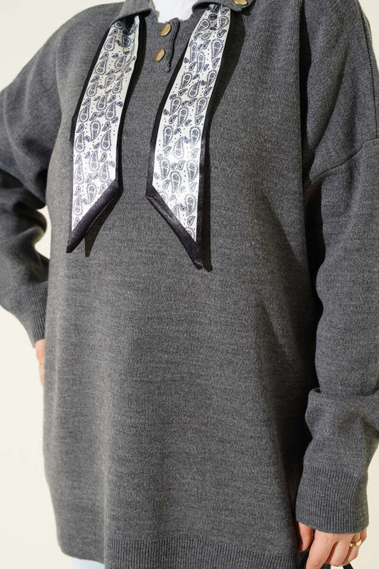 Tunique tricotée à col de chemise et écharpe, gris foncé