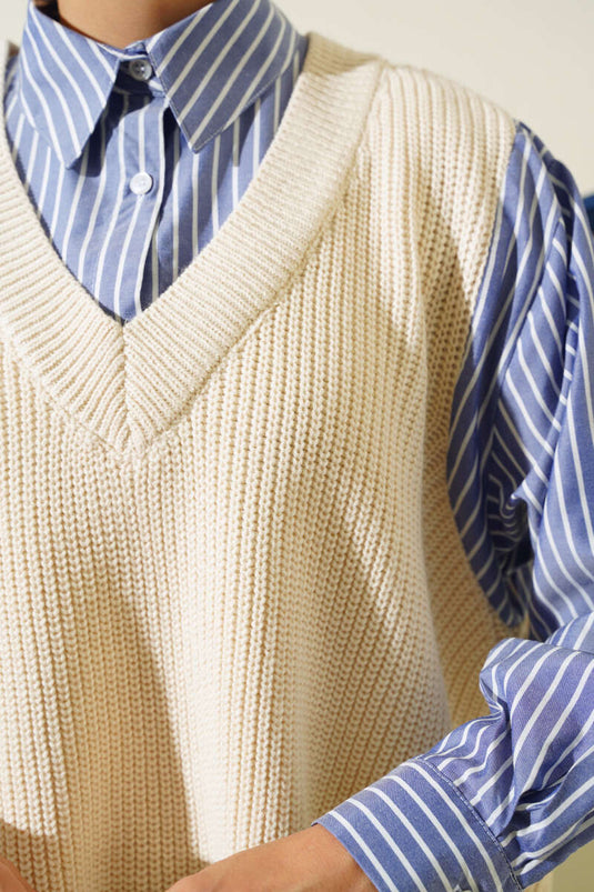 سترة مزينة بياقة قميص باللون البيج والأزرق الداكن