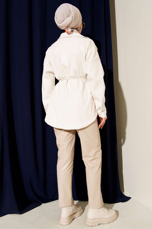 سترة جلدية ذات ياقة قميص وحزام من الحبال بلون إكرُو