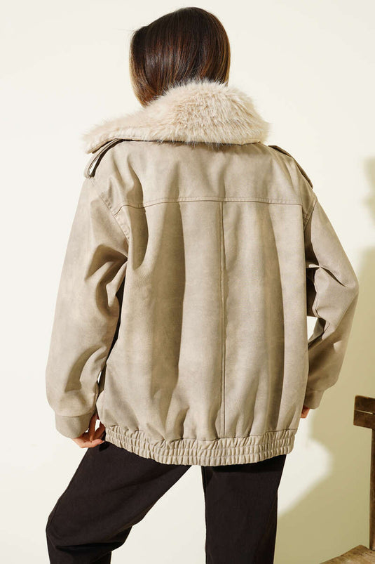 معطف جلدي بياقة قميص مزين بالفرو لون حجر